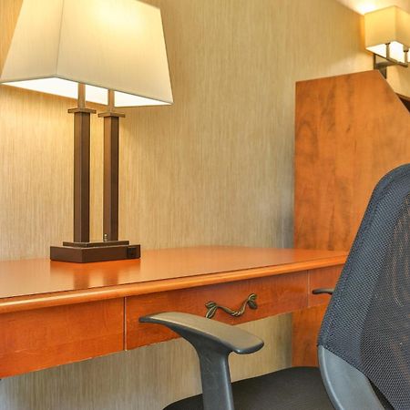 Best Western Brantford Hotel And Conference Centre Екстер'єр фото